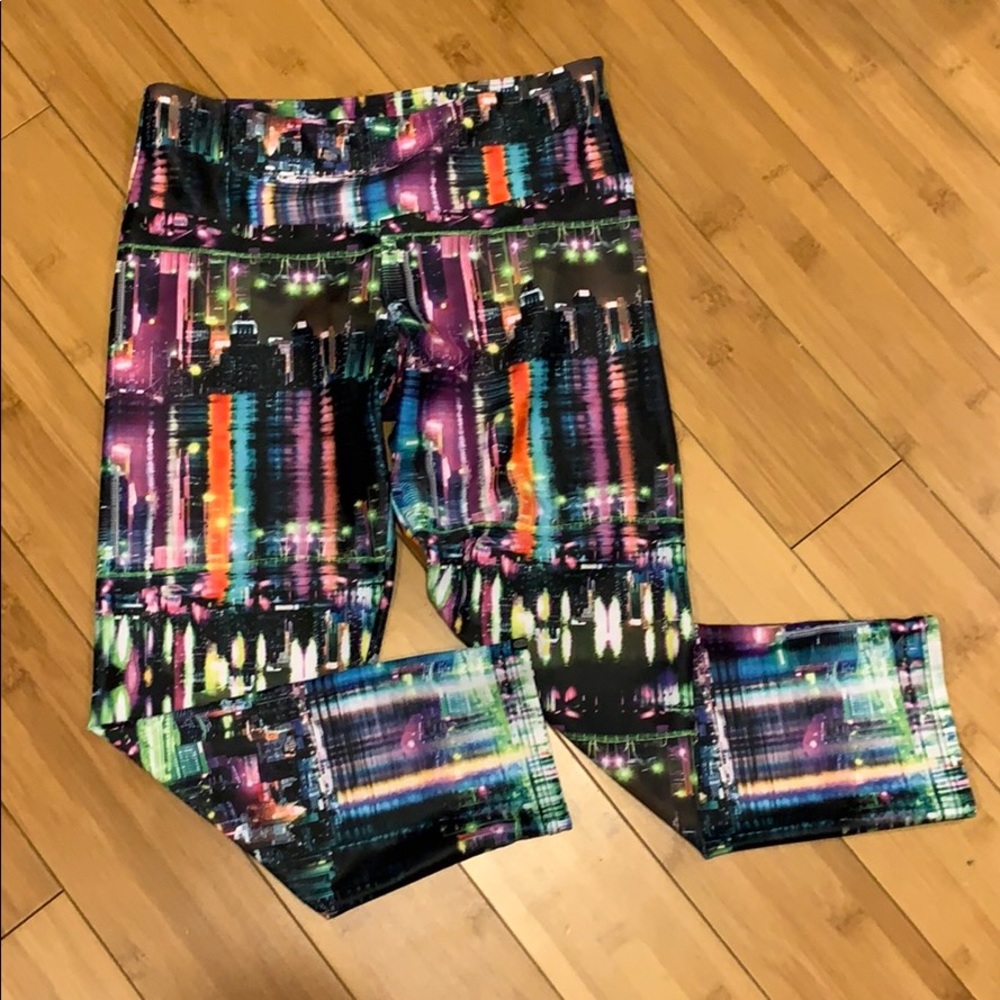 NYC skyline cropped leggings
